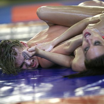 Hot Lesbian Wrestlers Lyen Parker and Lucy Heart