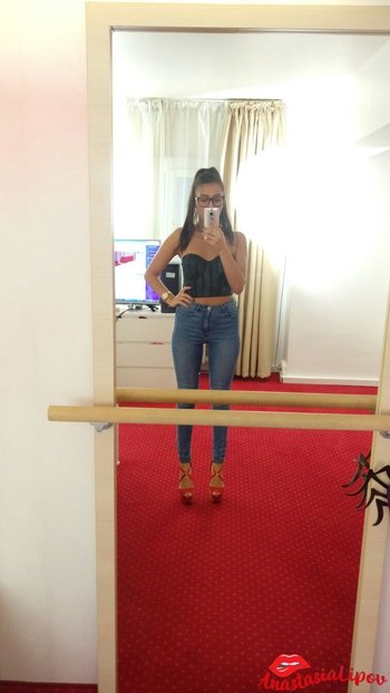 Good looking girl Anastasia Lipov teasing with her sexy curves - 000008